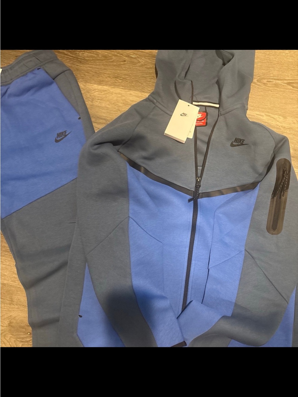 Nike Tech - Picture 3 of 5